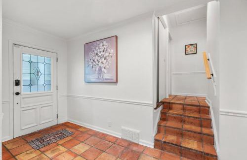 Lindridge-Martin Manor Villa | 3-Bed 2&half-Bath Pet Friendly Atlanta Buckhead Home