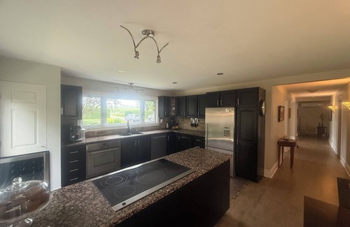 Saint-Placide House | 3-bed 2- living room front Lake luxury house in Saint-Placide 45 minute Montréal