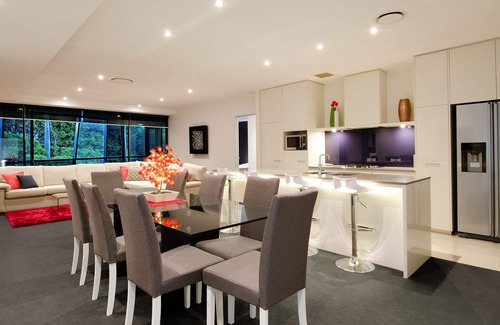 Surfers Paradise Apartment | 3 bed 3 bath on lvl 2 in Circle on Cavill