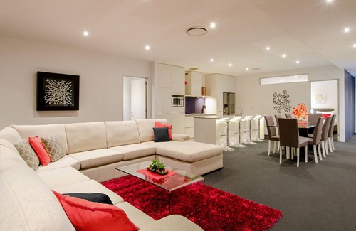 Surfers Paradise Apartment | 3 bed 3 bath on lvl 2 in Circle on Cavill