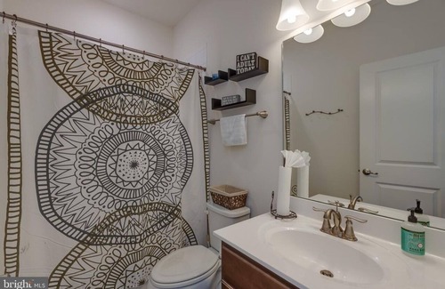 Woodbridge House | 3 Bed | 3 Bath Townhome - 20 miles to DC!