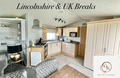 Mablethorpe Cabin | 3 bed-7 berth-Mablethorpe-Wifi-Pet friendly