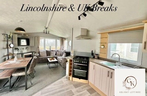 Mablethorpe Cabin | 3 bed-7 berth-Mablethorpe-Wifi-Pet friendly