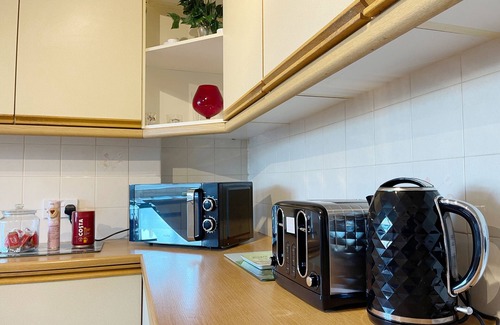 Gravesend Apartment | 3 bed apartment, free WIFI & Netflix, discounts on long term