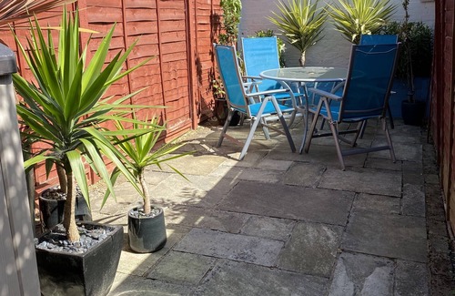 Tooting Apartment | 3 bed Apartment in Colliers Wood