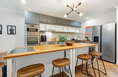 Watson Apartment | 3-Bed Apartment in Holiday Style Resort with Pool