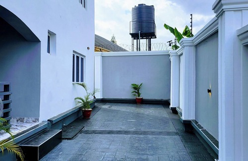 Ibadan Apartment | 3-bed Apt in beautiful Ibadan with WiFi,nHouse 7 zartech transformer oluyole ib