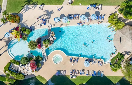 Seven Mile Beach Condo | 3 Bed Beachfront End Unit Condo w/pool + hot tub