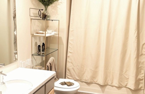 Downtown Apartment | 3 BED - Beautiful Cozy Downtown amazing Apt. very spacious