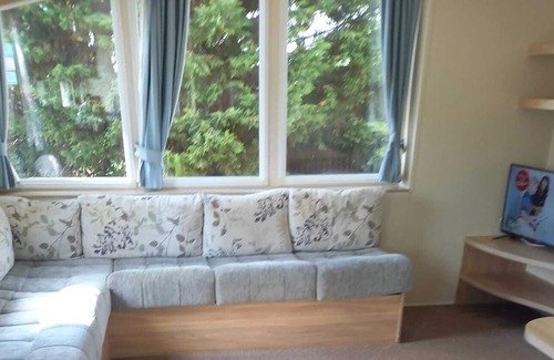 Isle of Grain House | 3 bed caravan sleeps 8 AllHallows Holiday Park