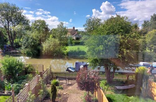 Blisworth House | 3-Bed Cottage Sleeps 4 20 mins to Northampton