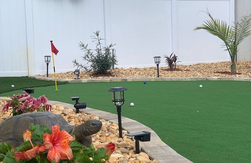 Sabal Chase Villa | 3 bed Courtyard Villa, Private Putting Green, Sumter Landing, 2 gas golf carts.