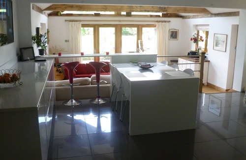 Haslemere House | 3 BED (Ensuite) Self Catering Contemporary Oak Framed in Rural Countryside