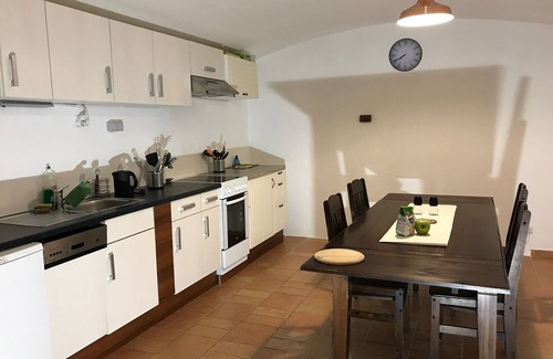 Vrsovice Apartment | 3 Bed Flat - Sleeps 6 - Smoking - Parking - Wifi