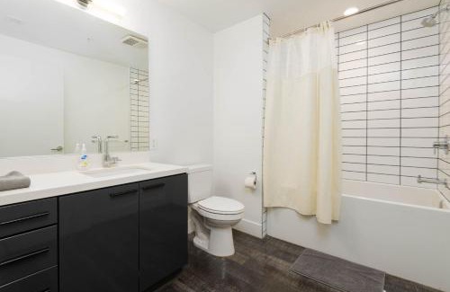 Downtown Los Angeles Apartment | 3-Bed High-Rise with Panoramic Views, Pool & Spa