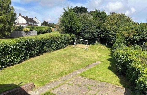 Southborough House | 3 Bed House Tunbridge Wells with Parking - Sleeps 7