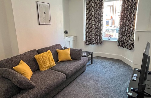 Crewe House | 3 Bed House At 8 Nantwich Road
