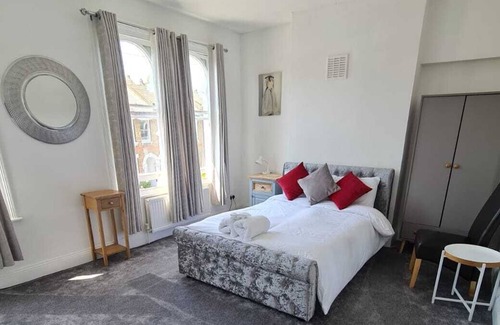 Ladywell House | 3-Bed House in London self-contained in Ladywell
