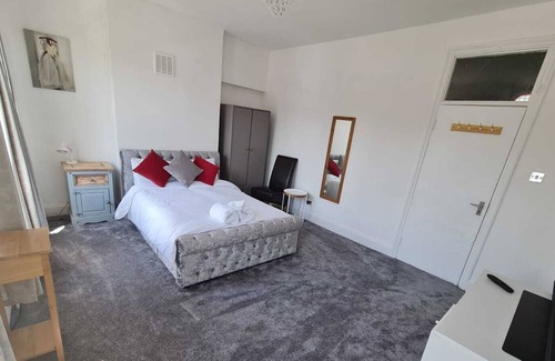 Ladywell House | 3-Bed House in London self-contained in Ladywell
