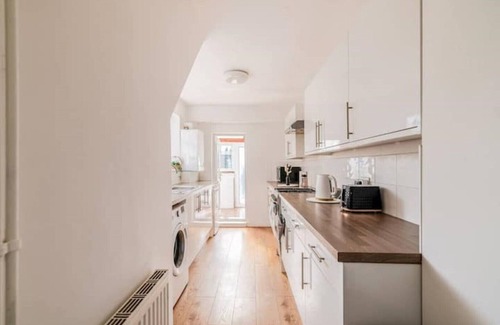 Grays House | 3-Bed House Near Lakeside Mall | Free Parkingnnnnnnnnnnnnnnnnnnnnn