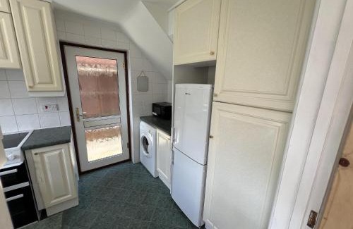 Grasby House | 3-Bed House - Sleeps 5 with free on street parking