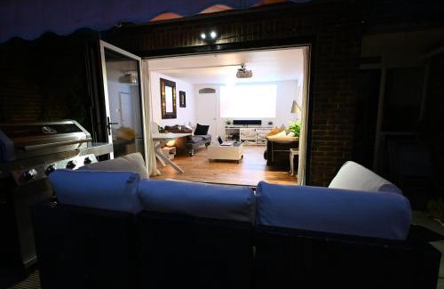 Hoxton Villa | 3-Bed House with Amazing Garden