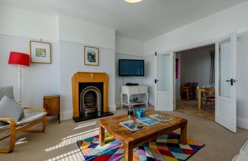 Bexhill-on-Sea Apartment | 3 Bed in Bexhill on Sea BT037