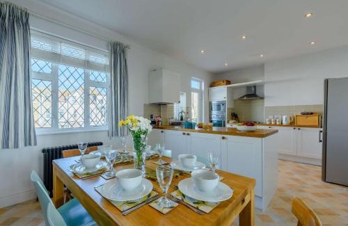 Bexhill-on-Sea Apartment | 3 Bed in Bexhill on Sea BT037