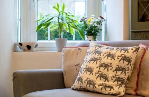 Charmouth House | 3 Bed in Charmouth DC080