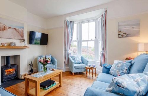 Charmouth House | 3 Bed in Charmouth DC091