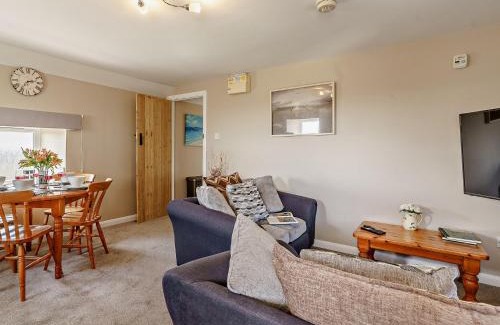 Cosheston House | 3 Bed in Cosheston 90732
