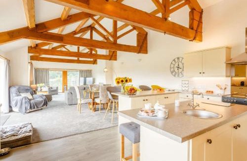 Hoylandswaine House | 3 Bed in Denby Dale 88924