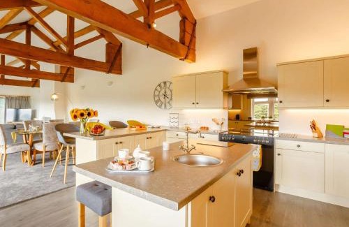 Hoylandswaine House | 3 Bed in Denby Dale 88924