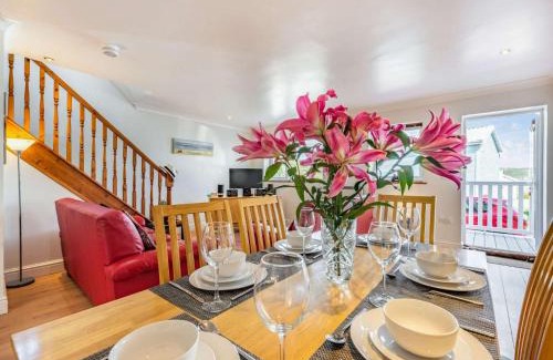 Pembroke House | 3 Bed in Freshwater East FB277