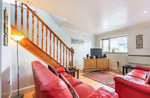 Pembroke House | 3 Bed in Freshwater East FB277