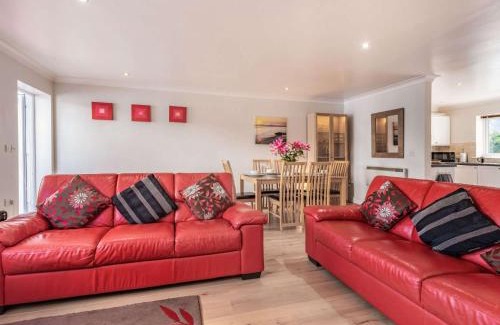 Pembroke House | 3 Bed in Freshwater East FB277