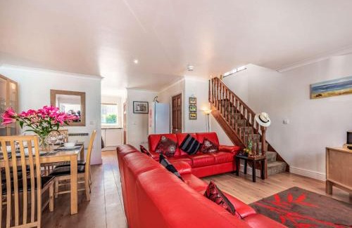 Pembroke House | 3 Bed in Freshwater East FB277