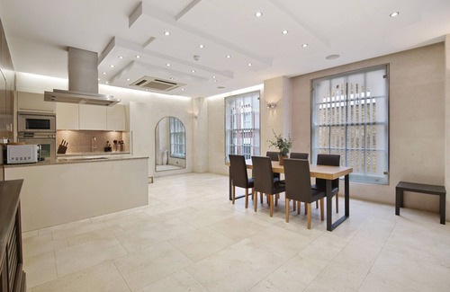 Campden Apartment | 3 bed in Kensington Church Str.nn
