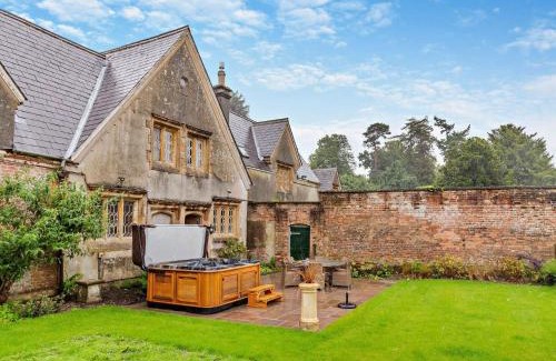Pulham House | 3 Bed in Minterne Magna 95219