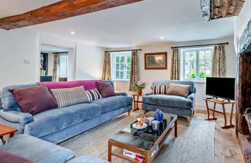 Amesbury House | 3 Bed in Salisbury 95325