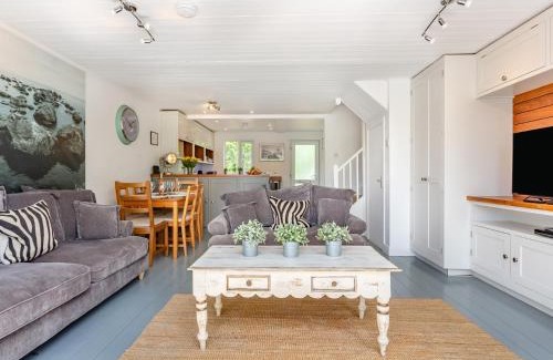 South Cerney House | 3 Bed in South Cerney HIC06