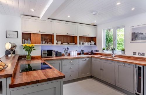 South Cerney House | 3 Bed in South Cerney HIC06