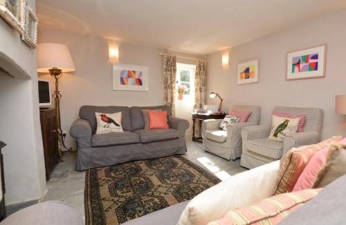 West Compton House | 3 Bed in Uploders DC059