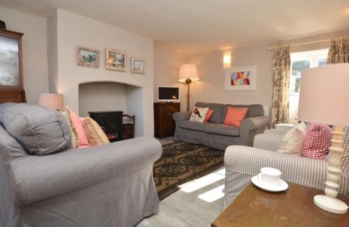 West Compton House | 3 Bed in Uploders DC059