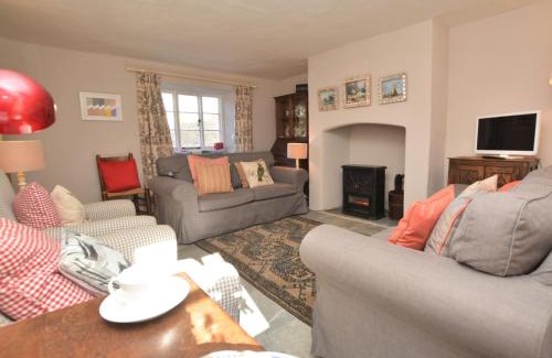 West Compton House | 3 Bed in Uploders DC059