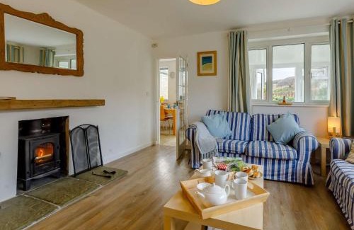 West Bay House | 3 Bed in West Bay DC117