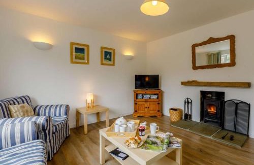 West Bay House | 3 Bed in West Bay DC117