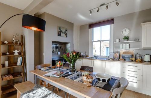 York House | 3 Bed in York 79525