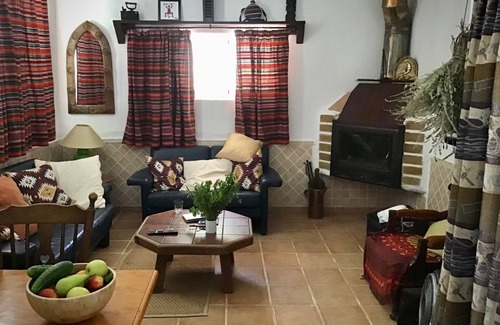 Loja Cabin | 3 Bed Lodge - Sleeps 6 - Pool - Terrace - Parking