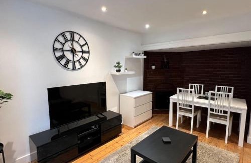 Haringey House | 3 Bed luxury house, 10 min walk to underground